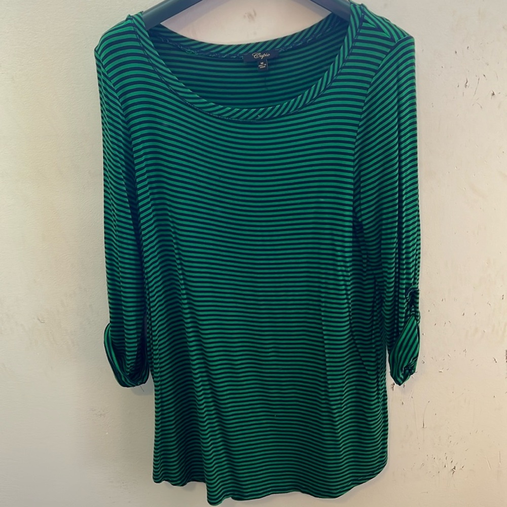Women’s Medium Cupio Green Shirt